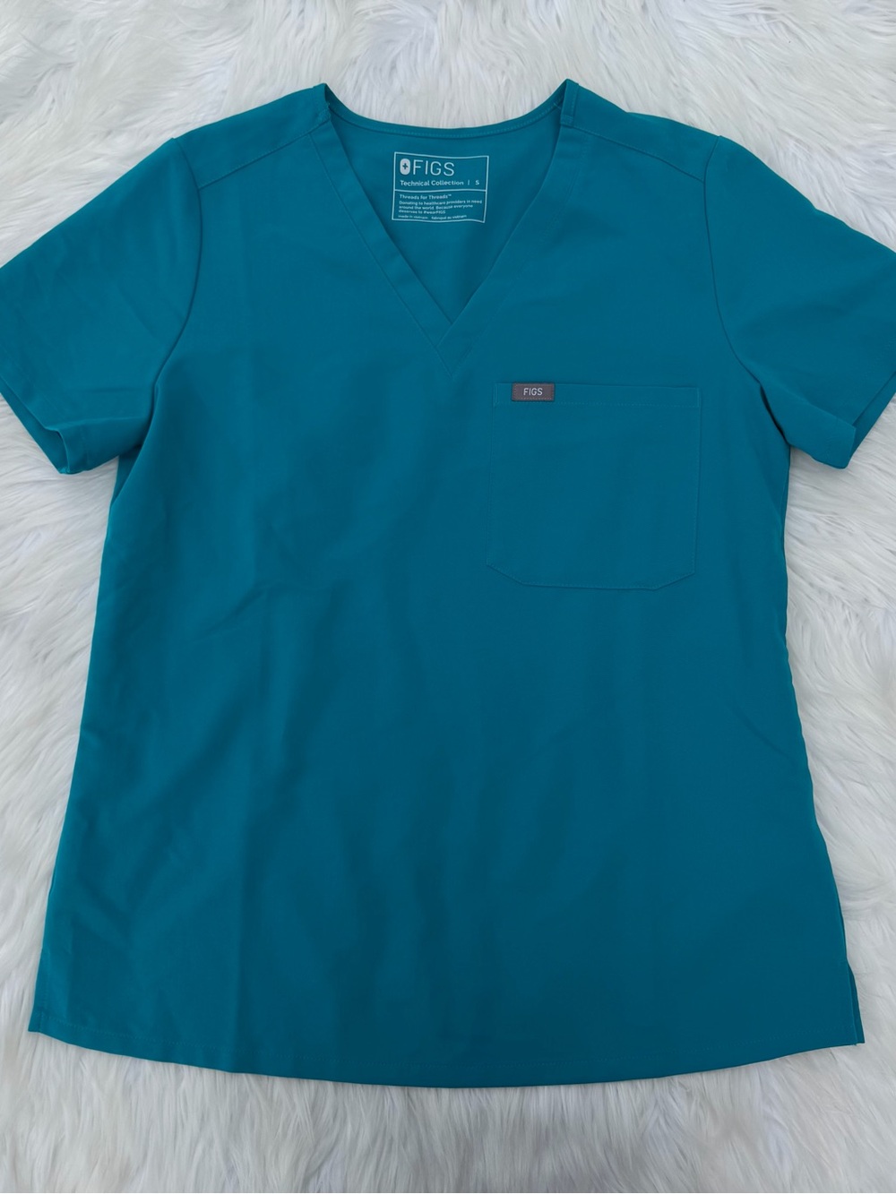 FIGS Catarina Scrub Top & Zamora Jogger Scrub Pant Set - Picture 5 of 12